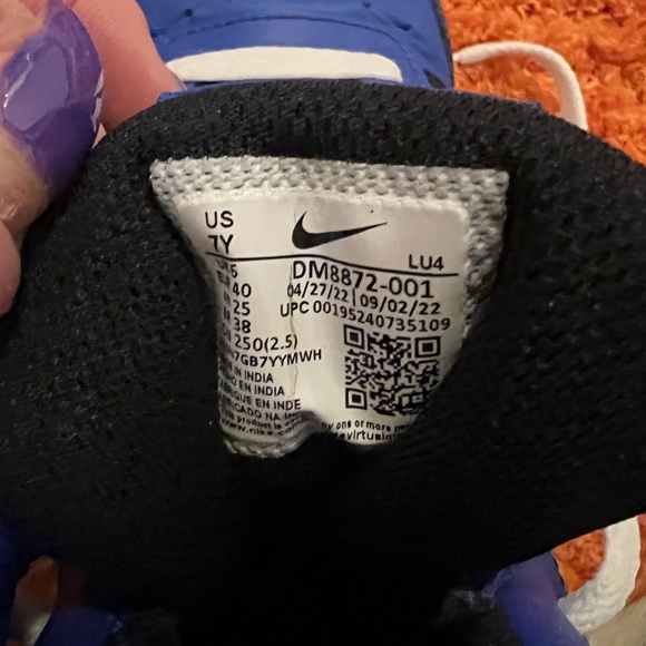 Boys size 7 Jordans - Picture 2 of 3